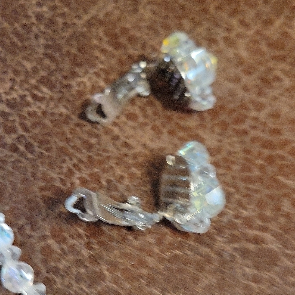 Iridescent Crystal Necklace and Earring Set (44) - Picture 13 of 16